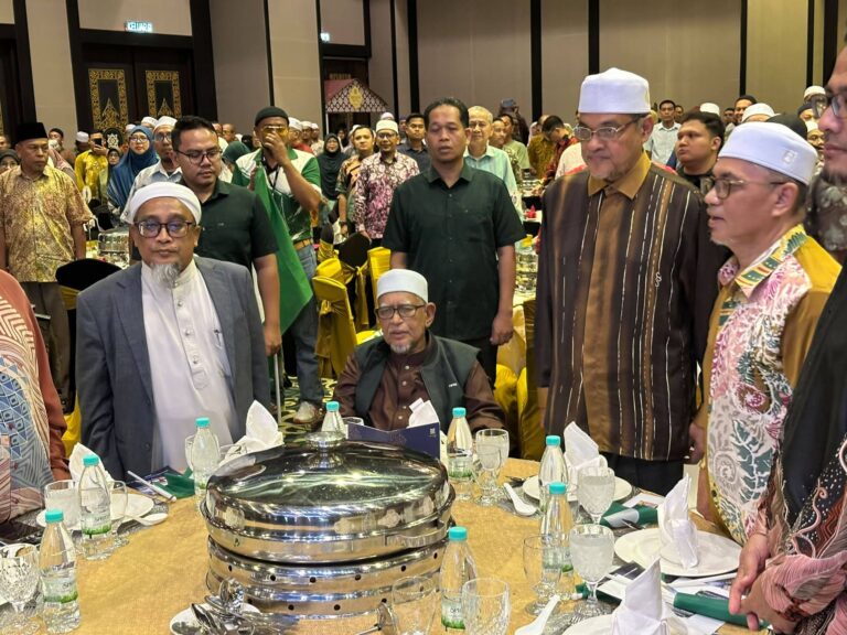 Melaka Presiden Pas boleh sampai, sidang Parlimen pula kerap ‘uzur’