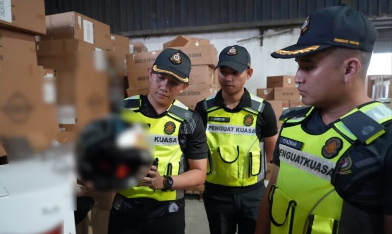KPDN Selangor rampas barangan bernilai lebih RM700,000 dalam serbuan gudang di Klang