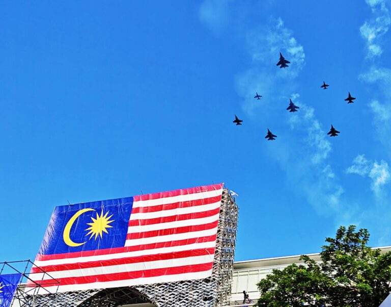 Dari darat ke udara, Putrajaya bergema dengan semangat Patriotik rakyat Malaysia