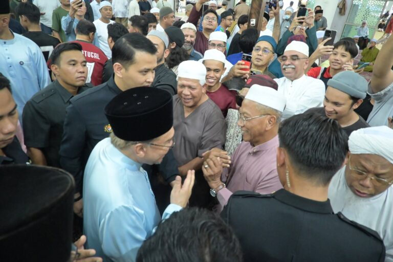 BN mahu PRU16 awal, Anwar pilih urus rakyat dan bersihkan rasuah dulu