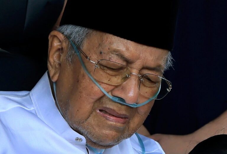 Terkini Mahathir dimasukkan ke IJN