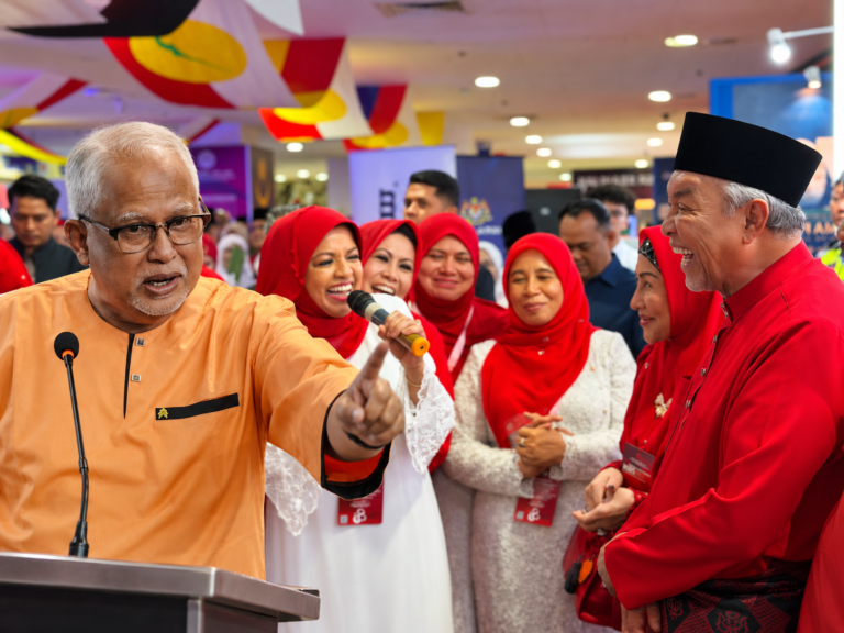 Zahid persoal nama Kerajaan Madani: Umno diminta cermin diri, rakyat mahu prestasi bukan politik macam budak