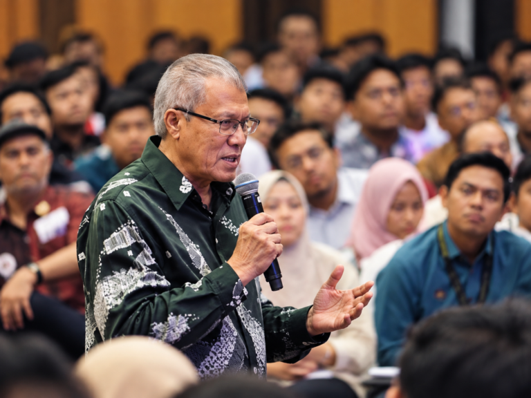 Bagaimana isu UiTM Holdings bermula?