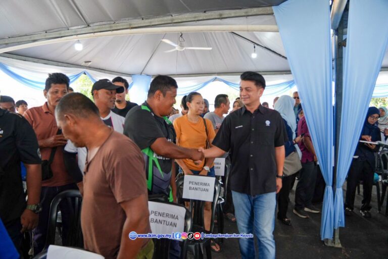 Anak nelayan bukan sekadar turun ke laut, kini boleh jadi pakar baiki bot dan enjin