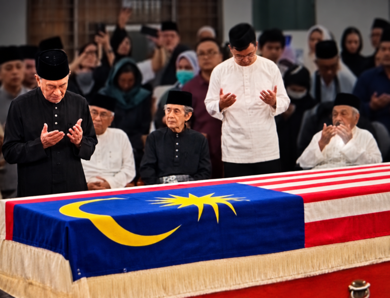 Saat terakhir Siti Hasmah, Mahathir dan Anwar bersatu dalam doa 