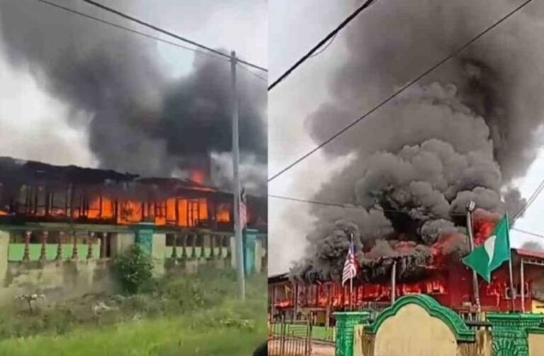 Bangunan Pasti Pendang musnah terbakar