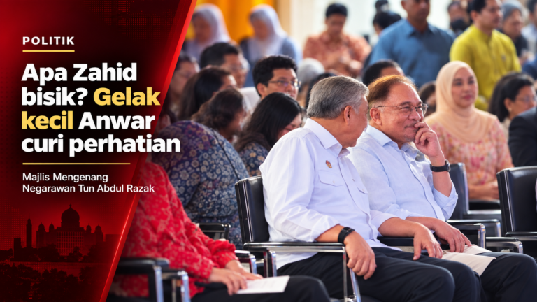 Apa Zahid bisik? Gelak kecil Anwar curi perhatian di majlis mengenang Tun Razak