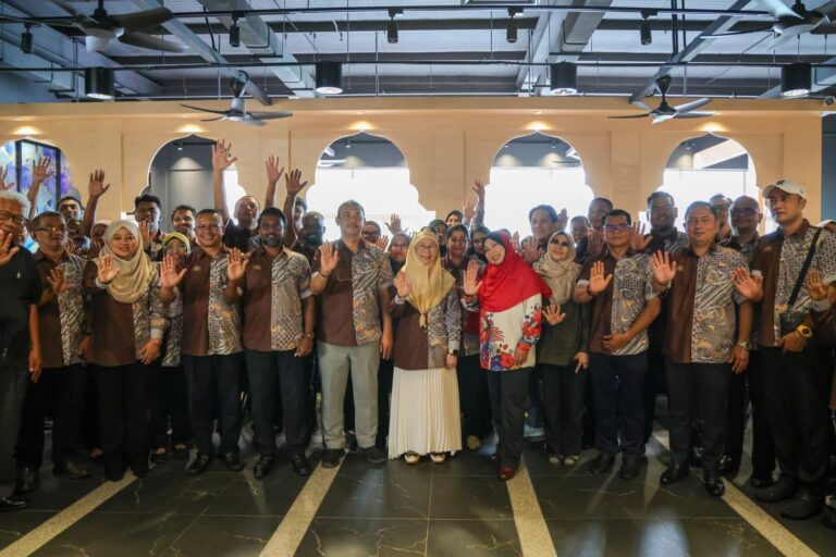 Jangan sekadar jadi penyampai – Wan Azizah mahu komuniti MADANI dengar suara rakyat