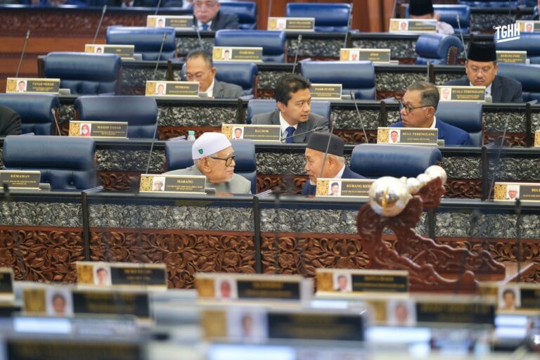 Akhirnya Hadi Awang datang juga ke Parlimen